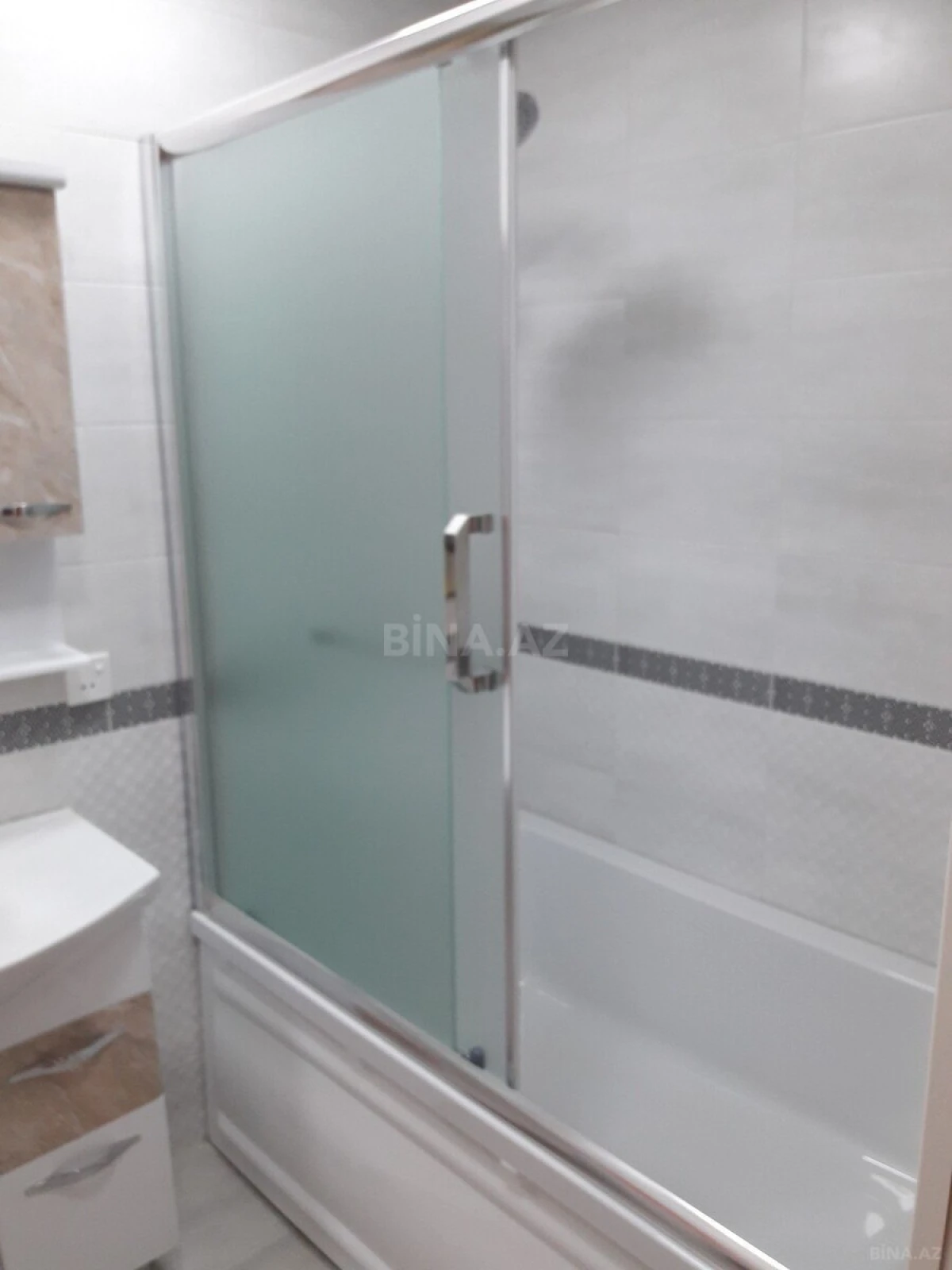 Kirayə verilir 2 otaqlı mənzil 110 m²