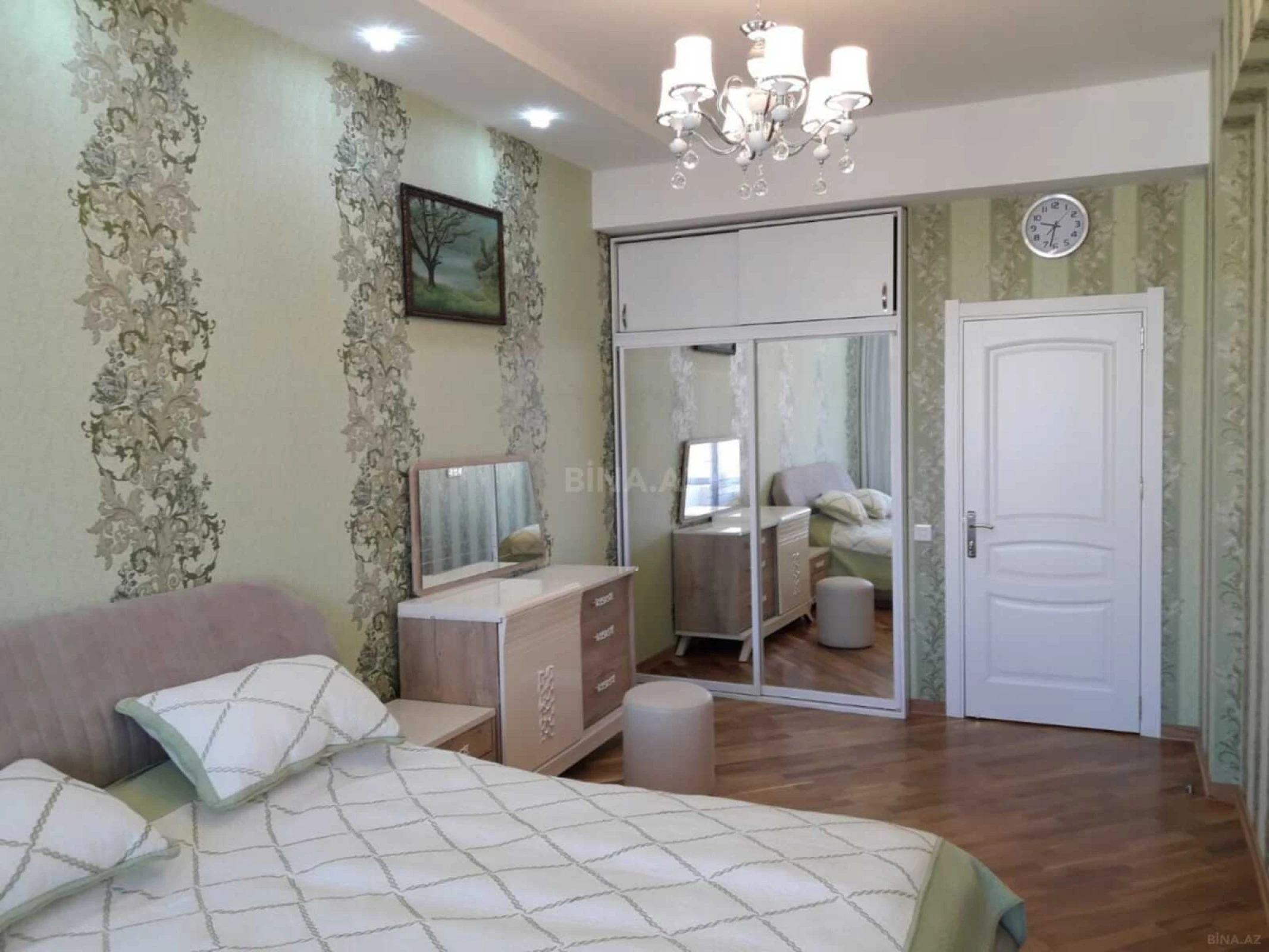 Kirayə verilir 2 otaqlı mənzil 110 m²