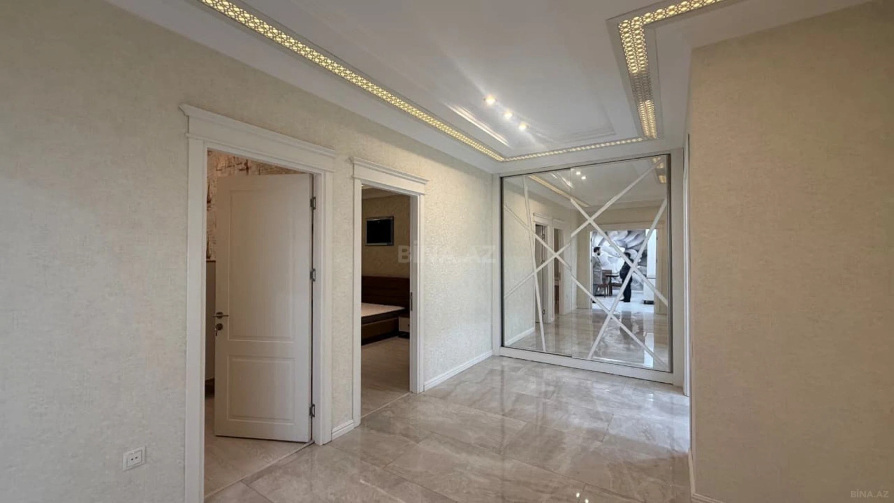 Satılır 3 otaqlı mənzil 147 m²