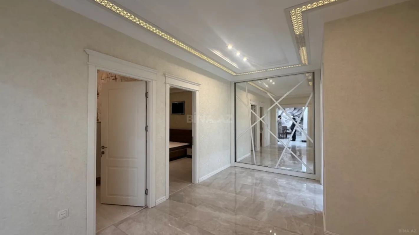 Satılır 3 otaqlı mənzil 147 m²