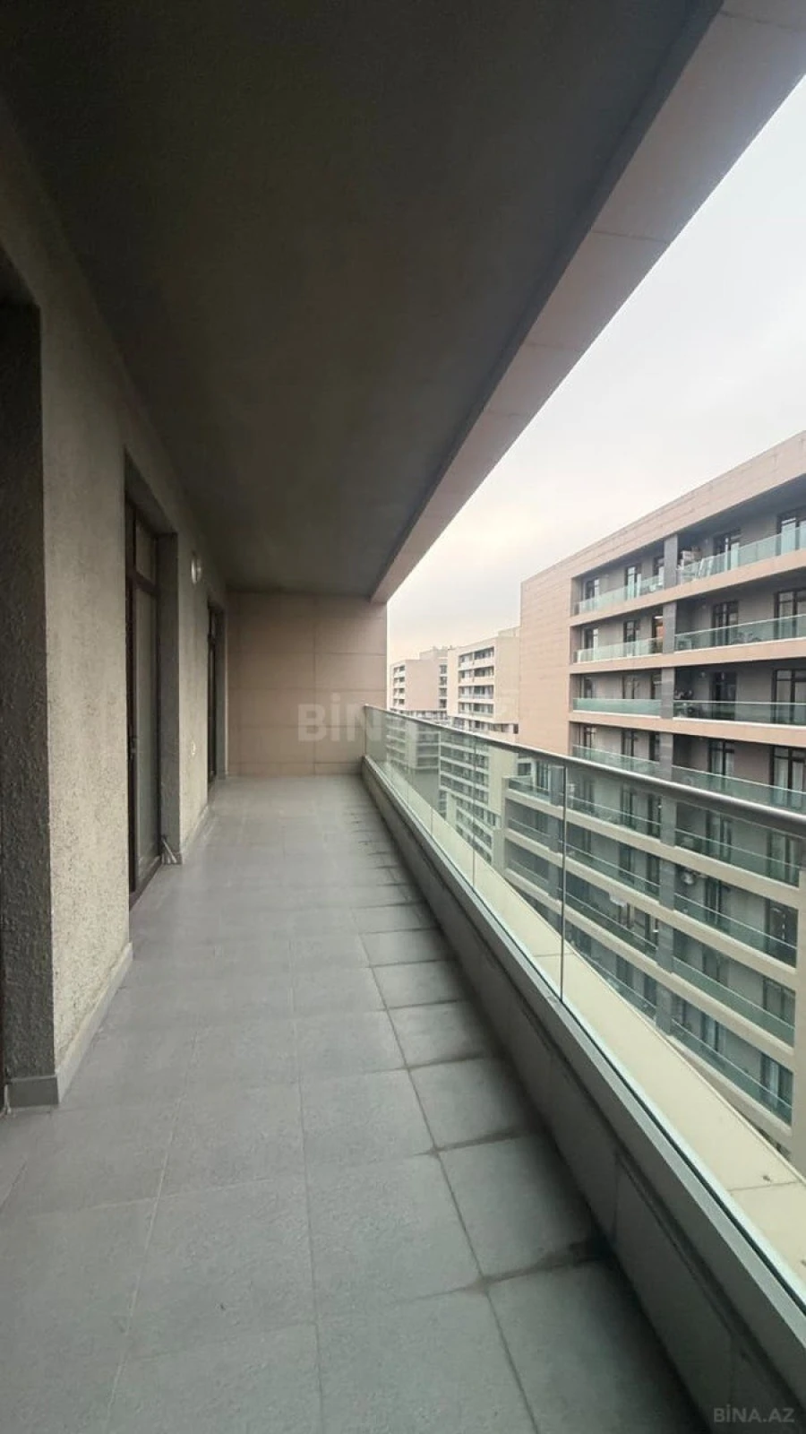 Satılır 3 otaqlı mənzil 147 m²