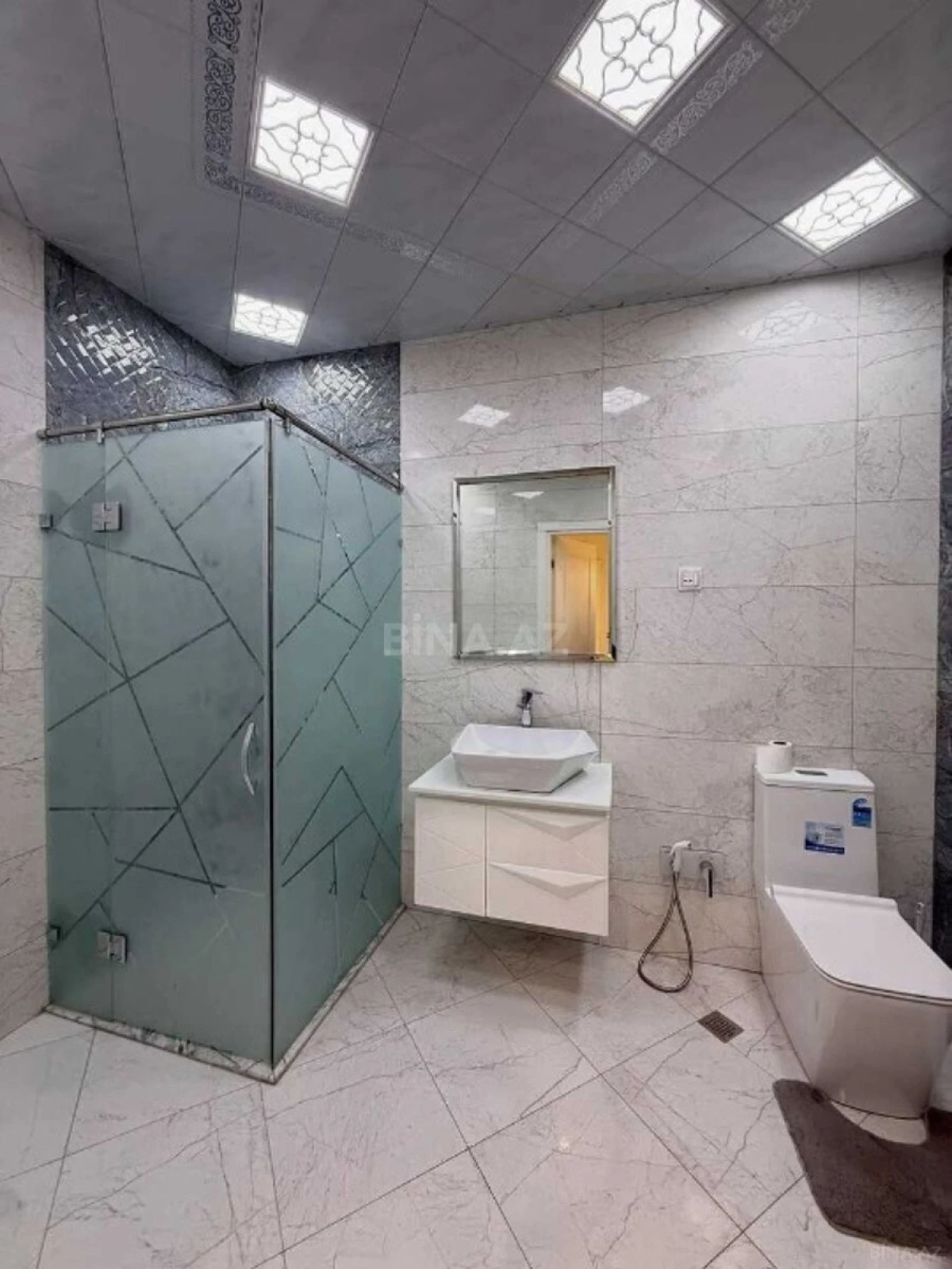 Satılır 3 otaqlı mənzil 147 m²