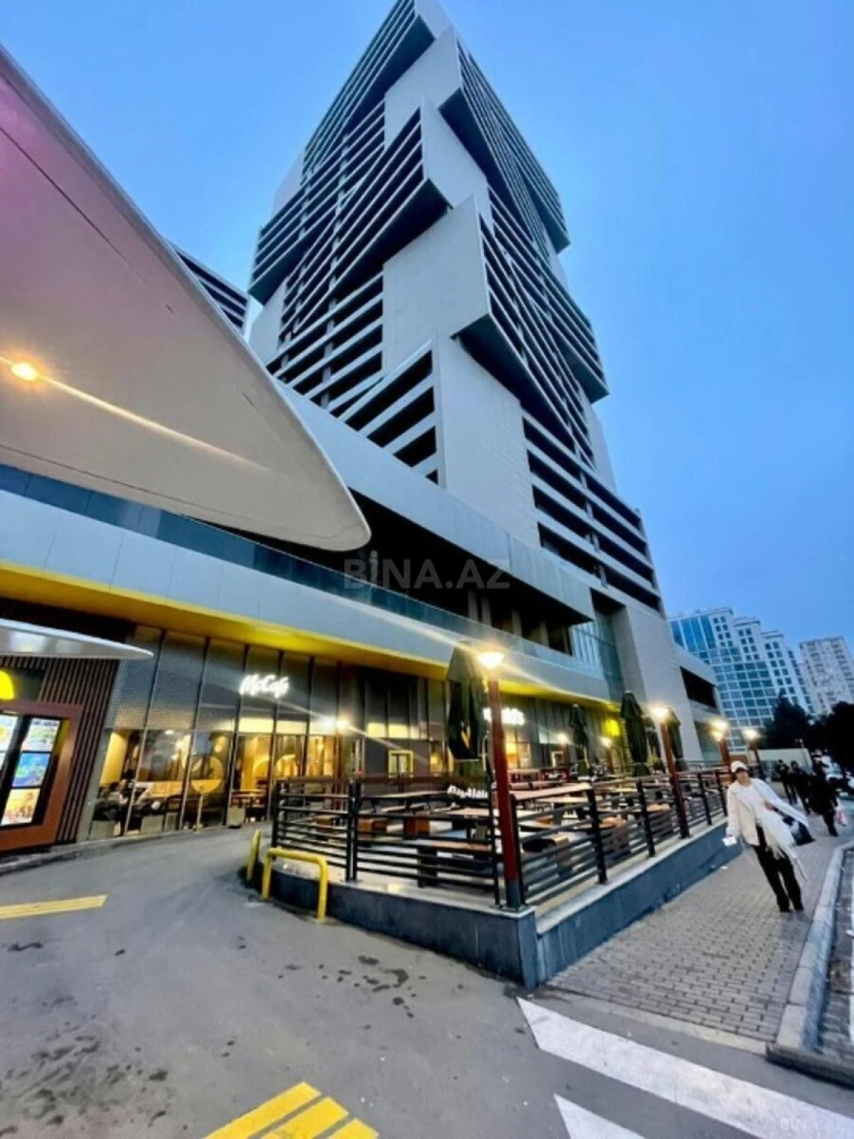 Satılır 3 otaqlı mənzil 147 m²