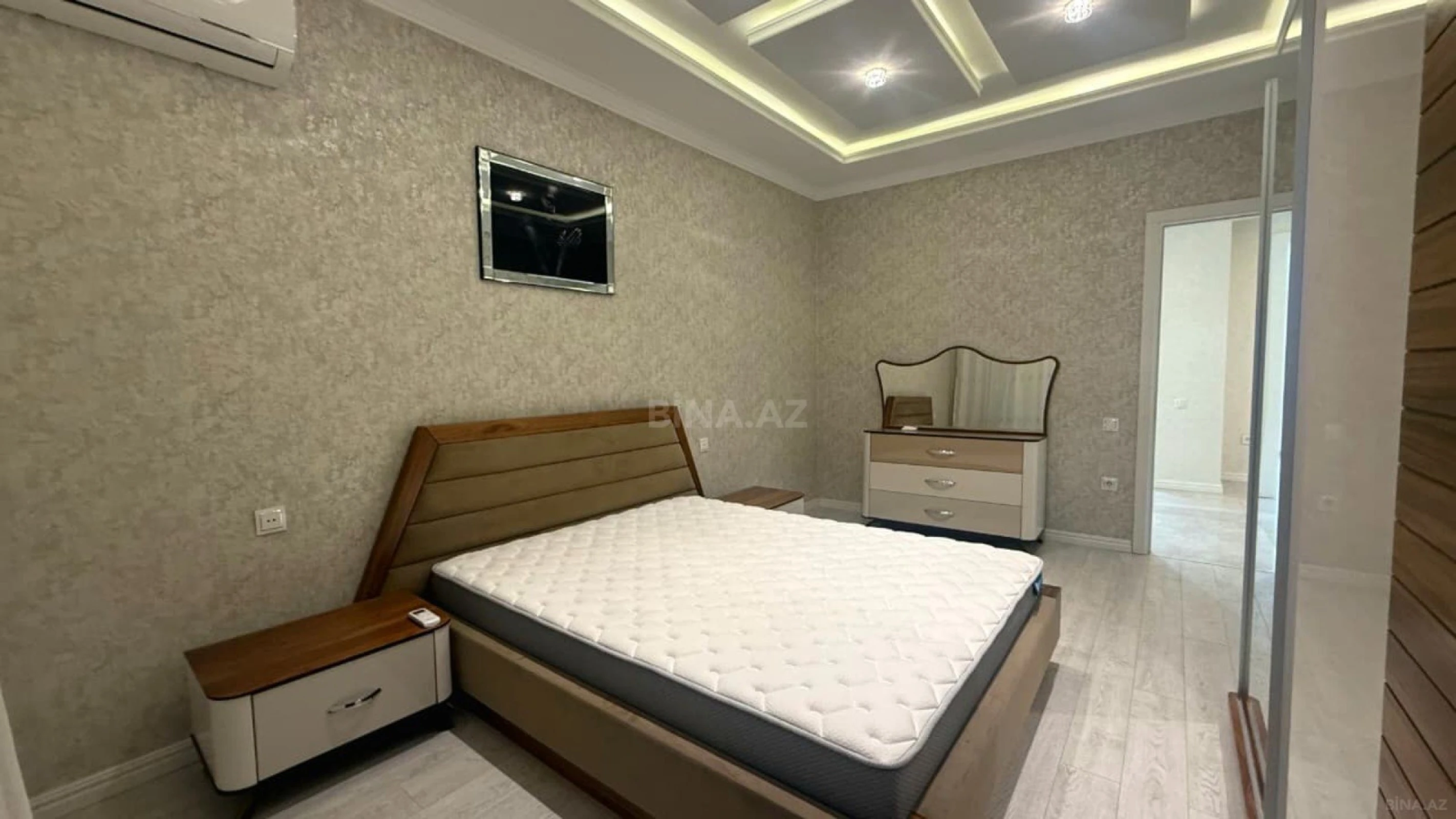 Satılır 3 otaqlı mənzil 147 m²