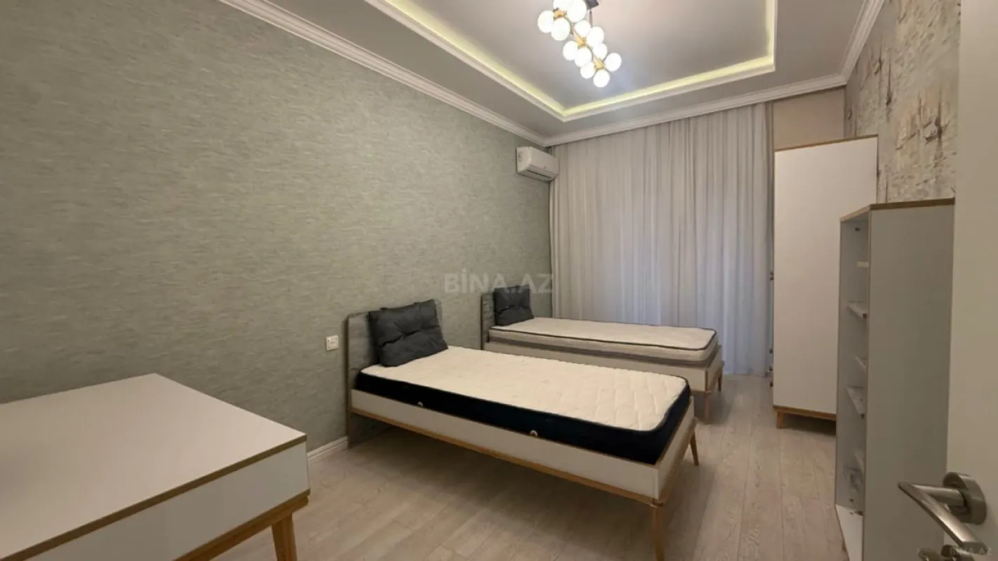 Satılır 3 otaqlı mənzil 147 m²