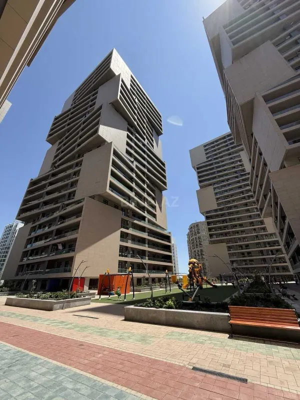 Satılır 3 otaqlı mənzil 147 m²