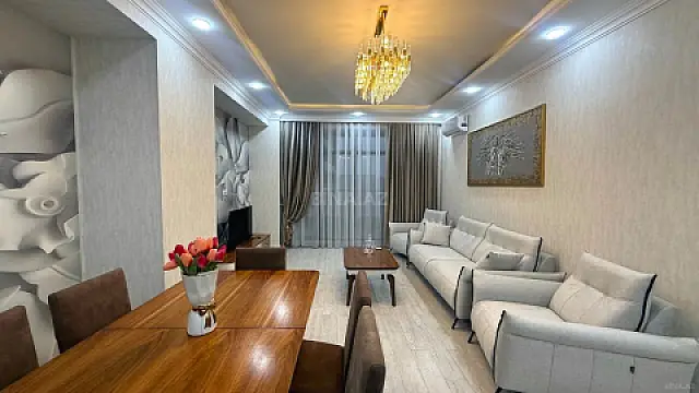 Satılır 3 otaqlı mənzil 147 m²