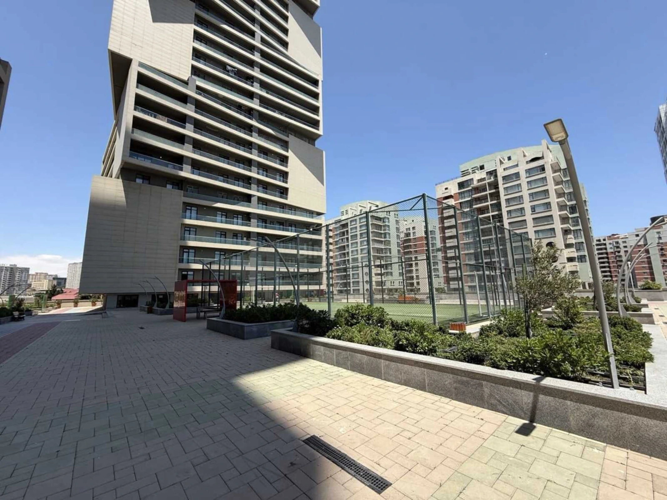 Satılır 3 otaqlı mənzil 147 m²