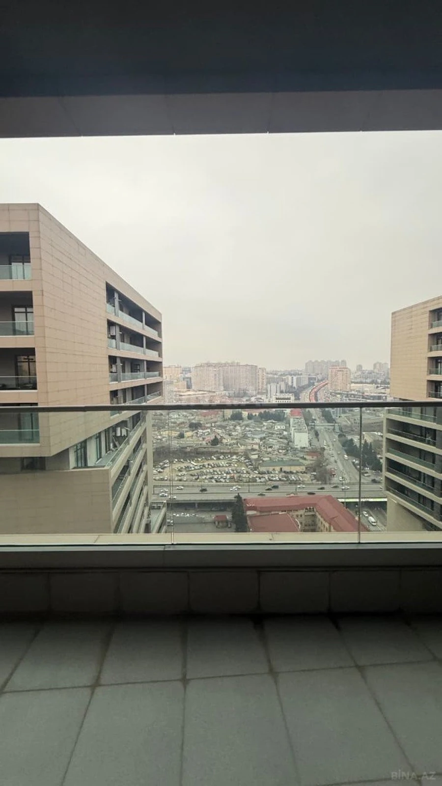 Satılır 3 otaqlı mənzil 147 m²