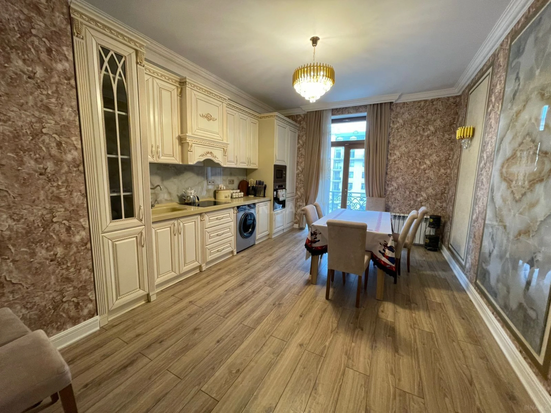 Satılır 2 otaqlı mənzil 94 m²