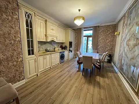 Satılır 2 otaqlı mənzil 94 m²