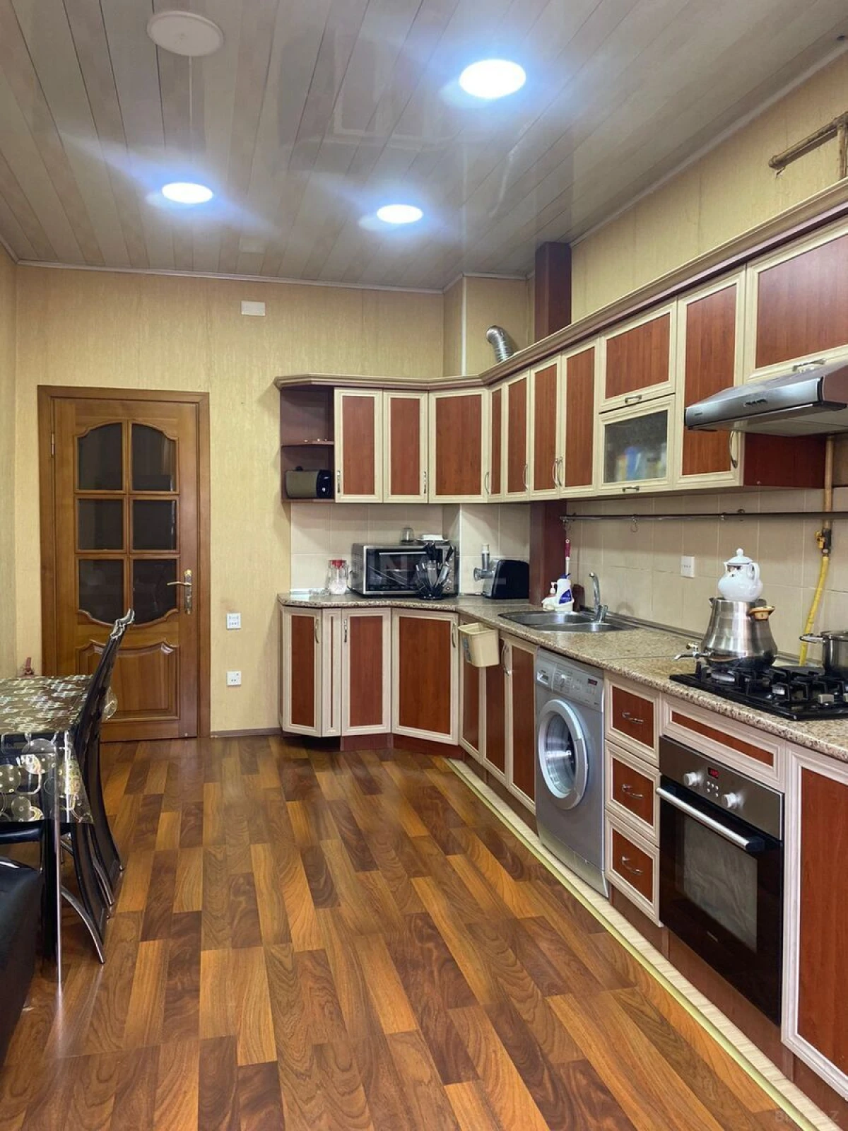 Satılır 3 otaqlı mənzil 118 m²