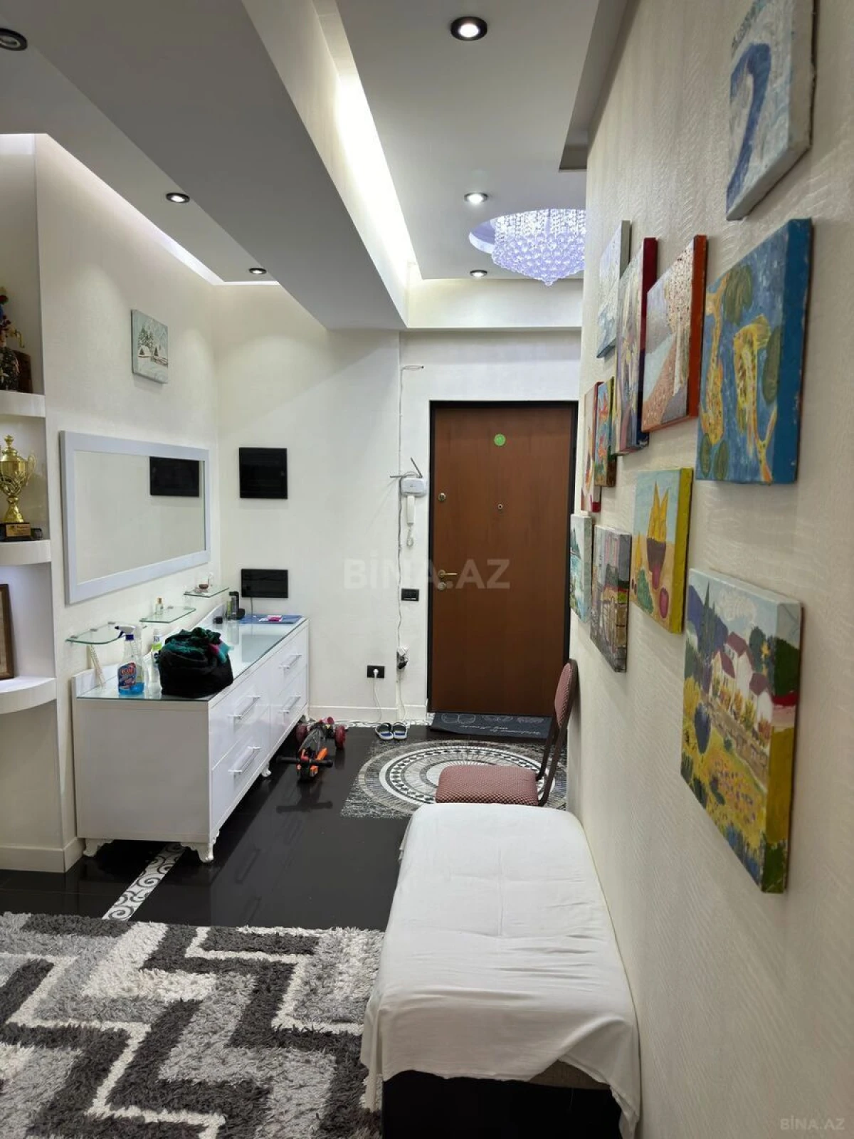 Kirayə verilir 4 otaqlı mənzil 180 m²