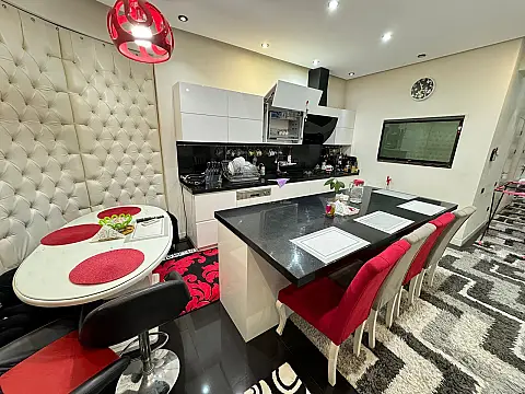 Kirayə verilir 4 otaqlı mənzil 180 m² — Bakı 4 otaq 180.00 m²