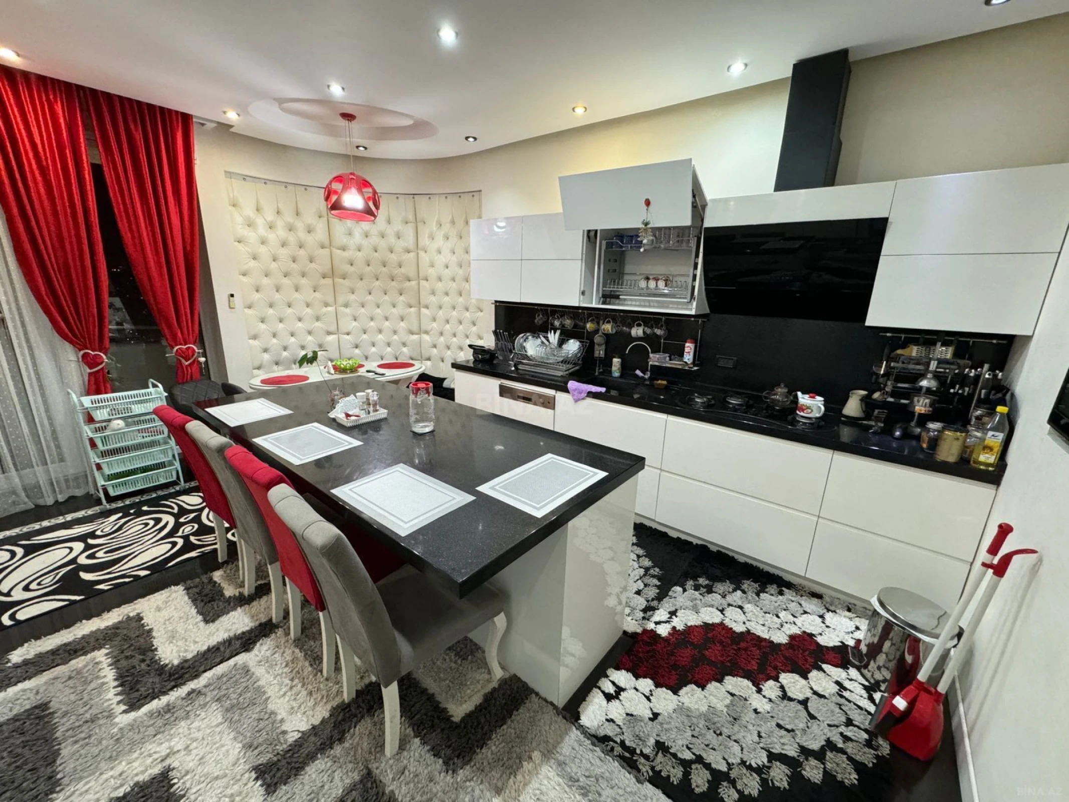 Kirayə verilir 4 otaqlı mənzil 180 m²