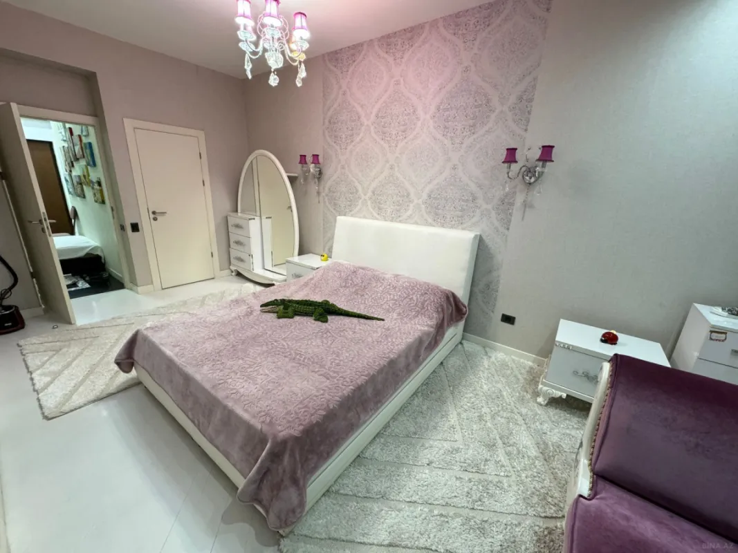 Kirayə verilir 4 otaqlı mənzil 180 m²