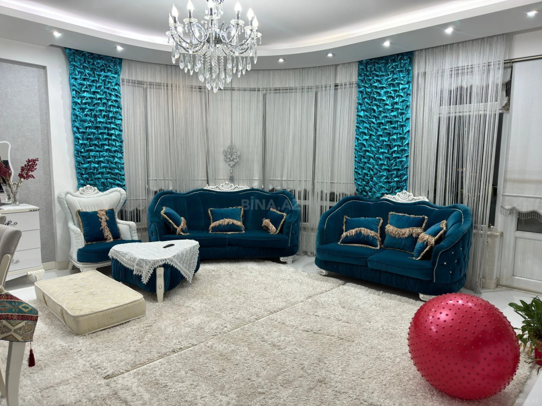 Kirayə verilir 4 otaqlı mənzil 180 m²