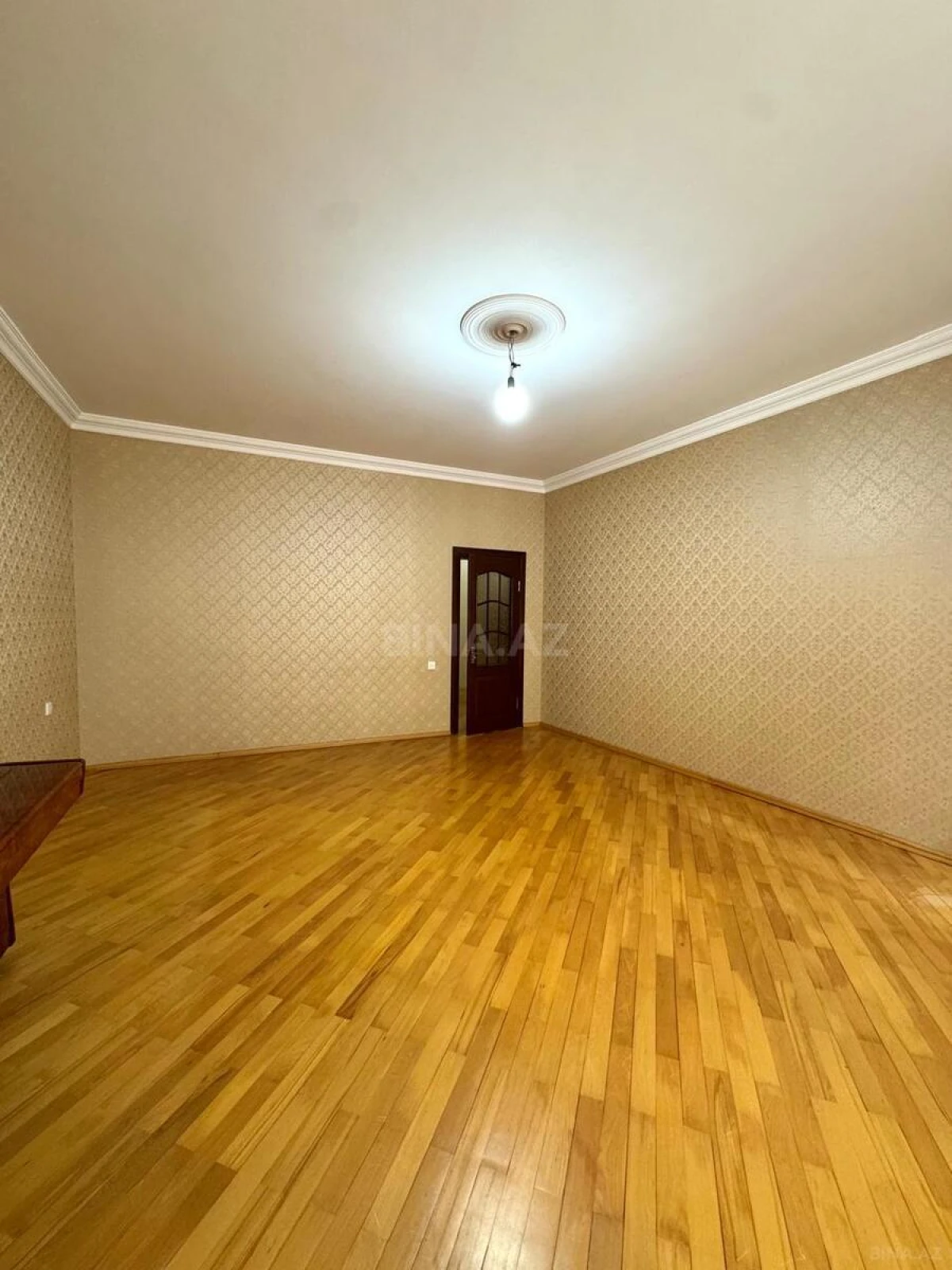 Satılır 3 otaqlı mənzil 122 m²