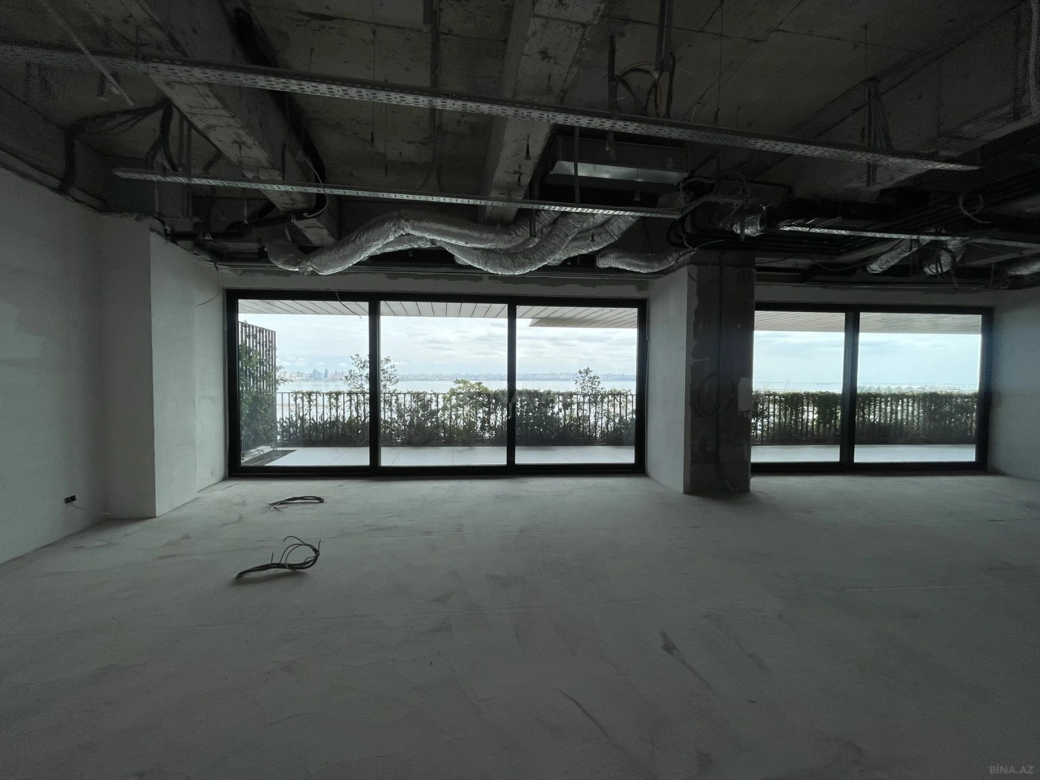 Satılır 3 otaqlı mənzil 249 m²