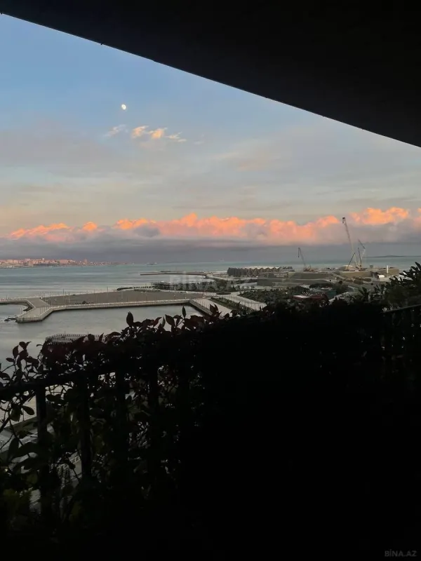 Satılır 3 otaqlı mənzil 249 m²