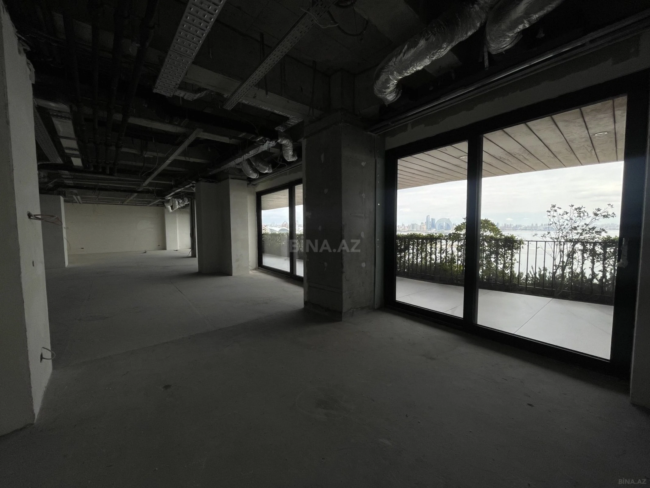 Satılır 3 otaqlı mənzil 249 m²