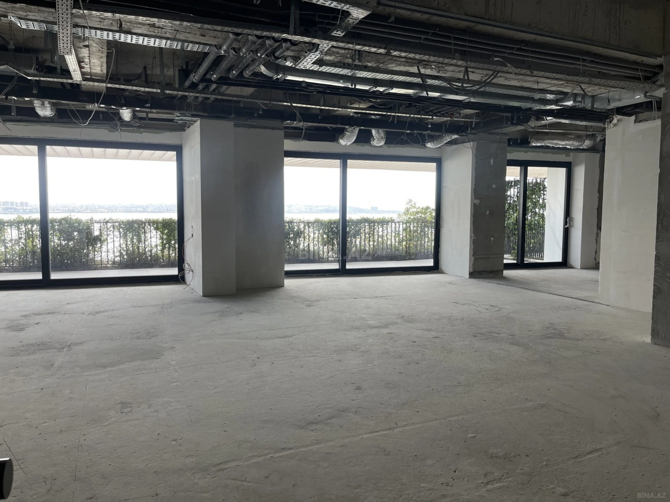 Satılır 3 otaqlı mənzil 249 m²