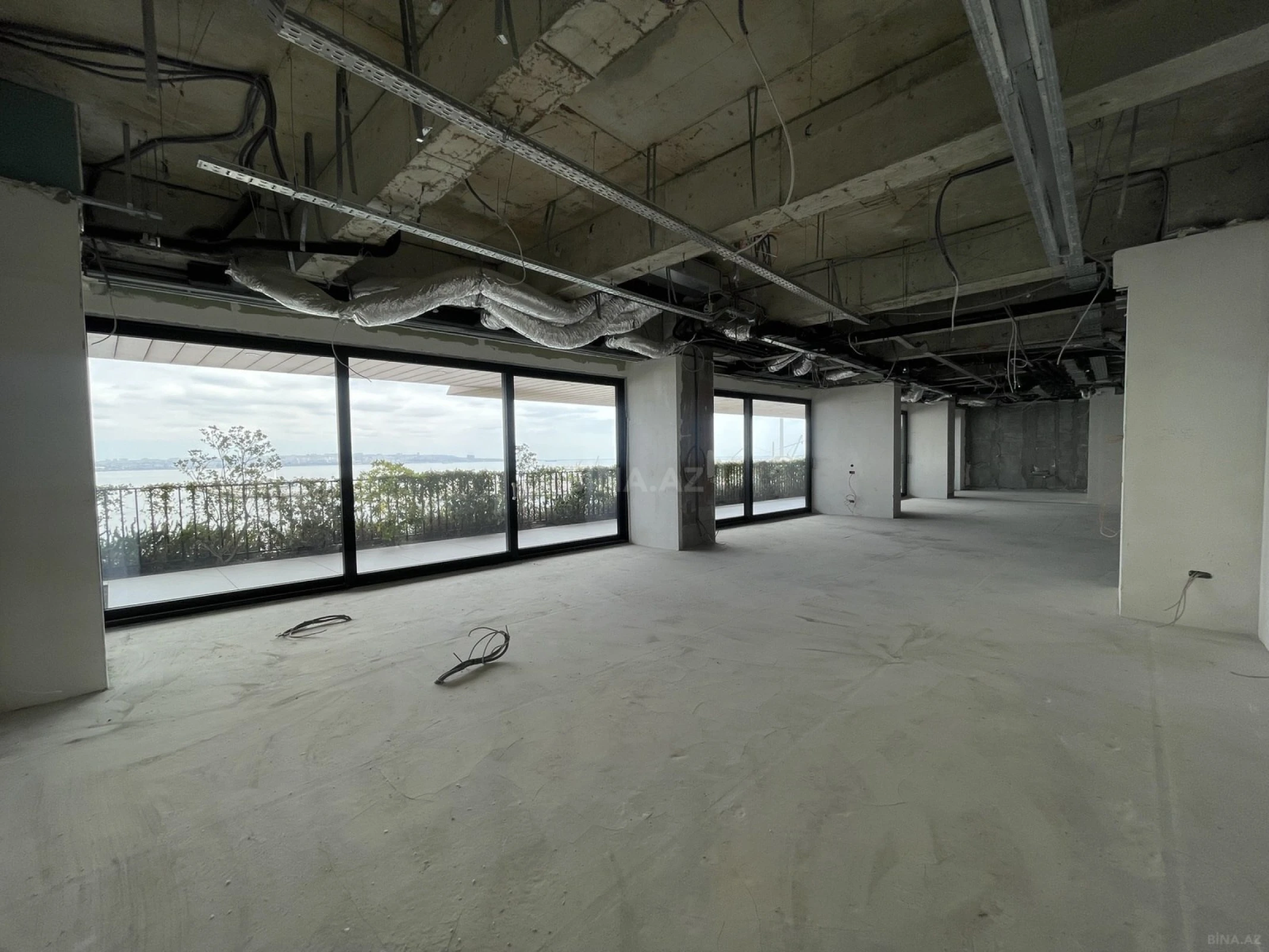 Satılır 3 otaqlı mənzil 249 m²