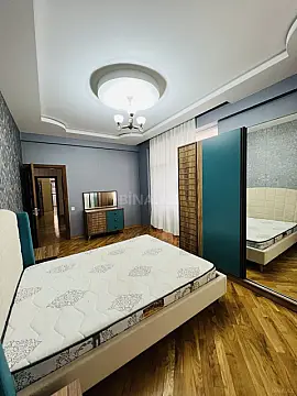 Kirayə verilir 2 otaqlı mənzil 110 m²