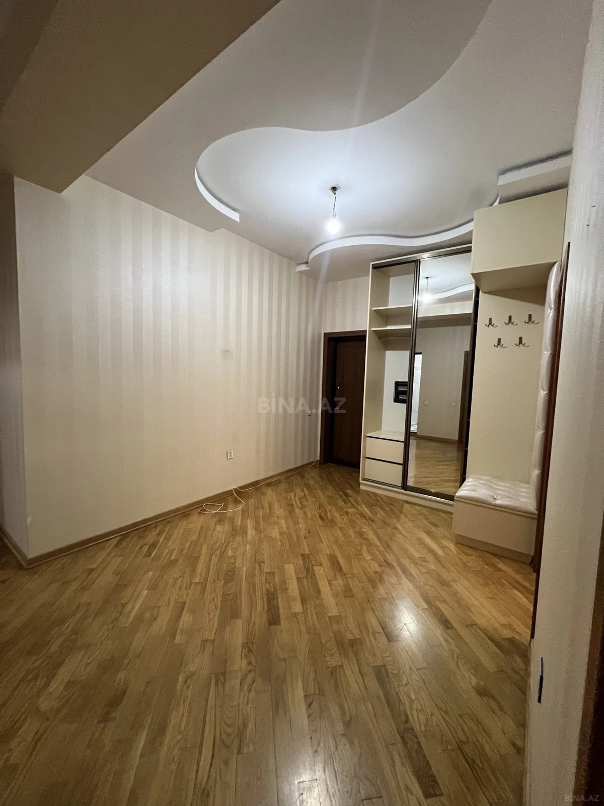 Kirayə verilir 2 otaqlı mənzil 110 m²