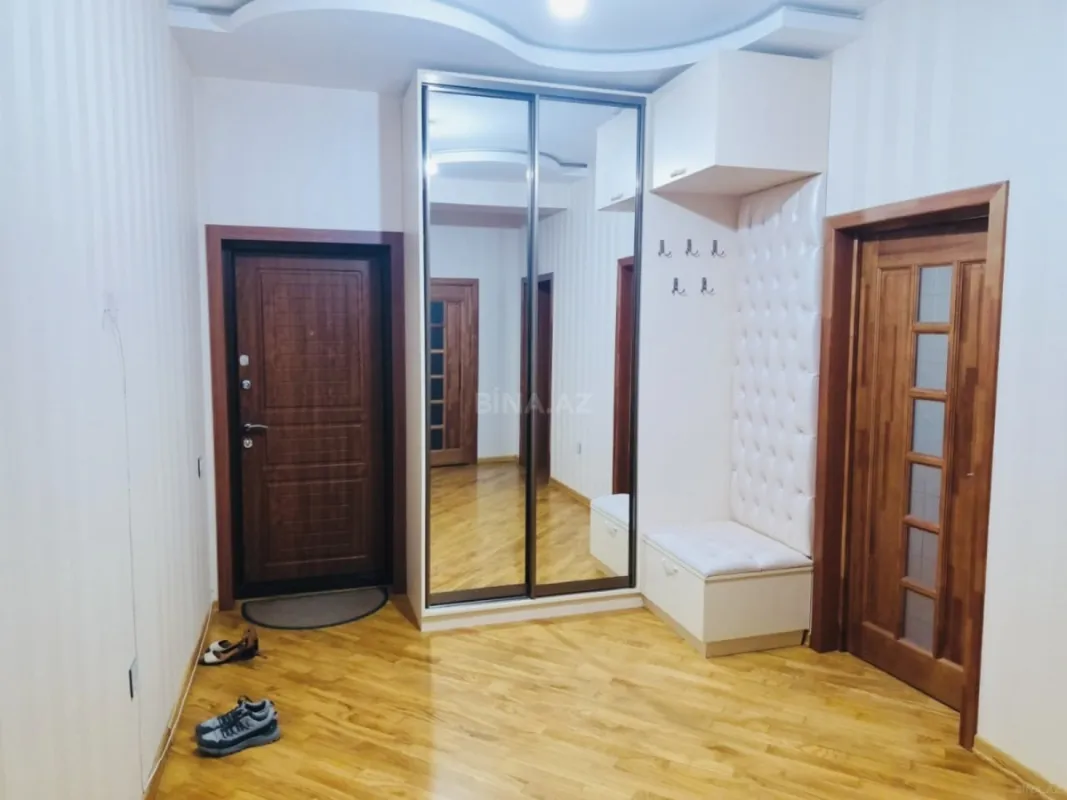 Kirayə verilir 2 otaqlı mənzil 110 m²