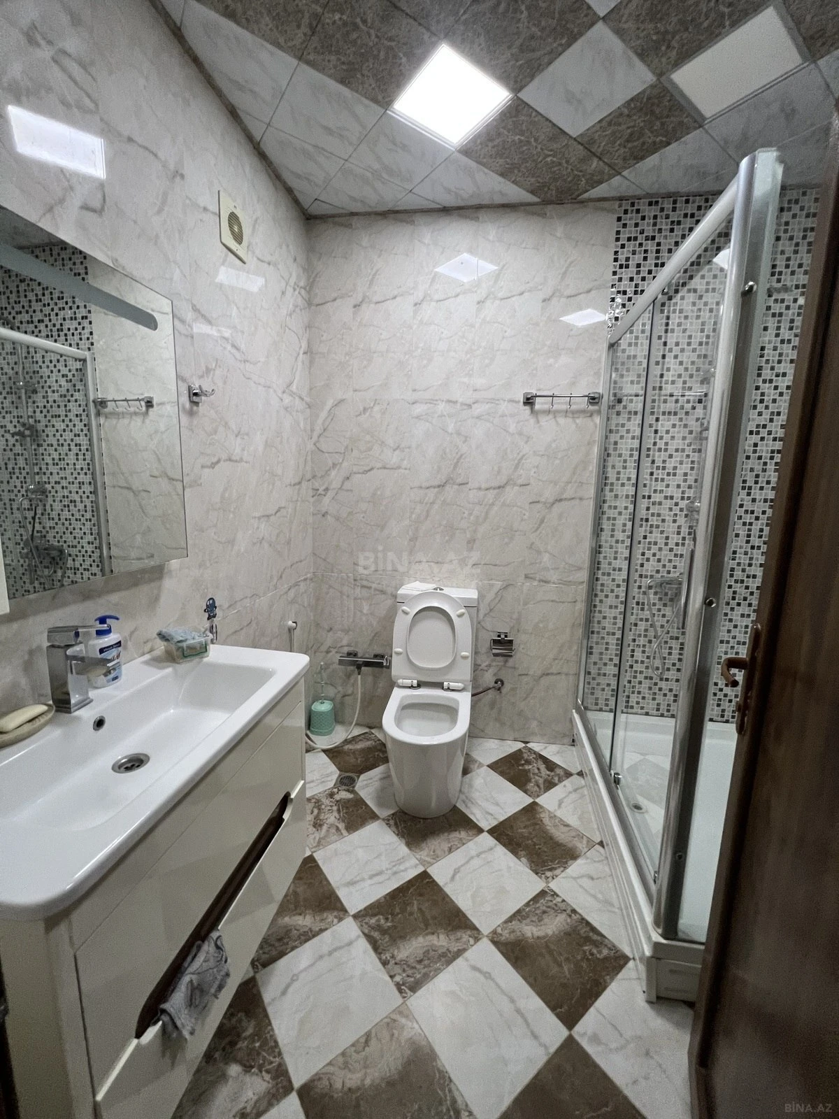Kirayə verilir 2 otaqlı mənzil 110 m²