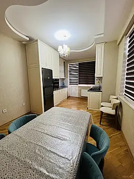 Kirayə verilir 2 otaqlı mənzil 110 m²