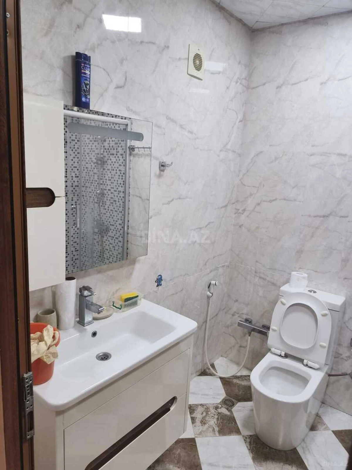 Kirayə verilir 2 otaqlı mənzil 110 m²
