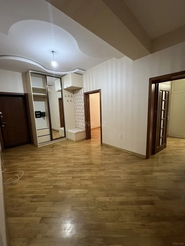 Kirayə verilir 2 otaqlı mənzil 110 m²