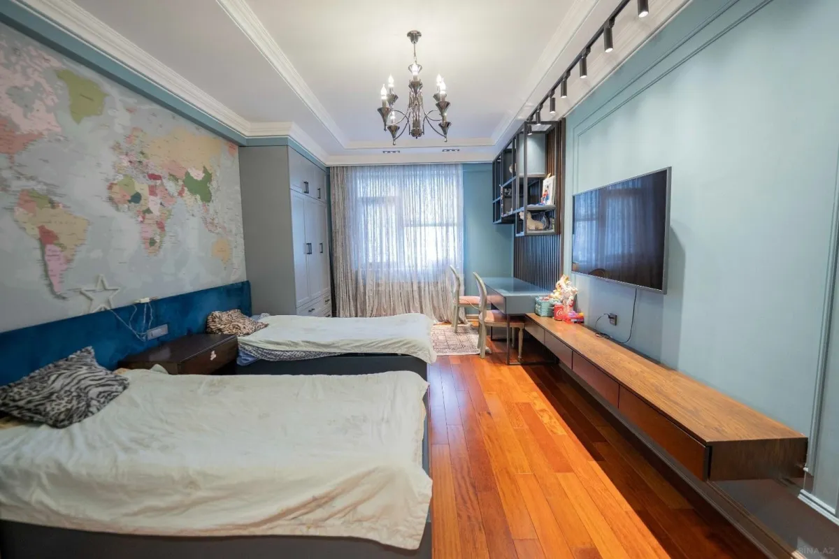 Satılır 3 otaqlı mənzil 175 m²