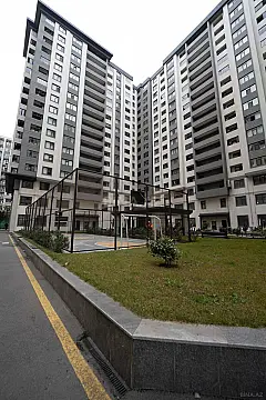 Satılır 3 otaqlı mənzil 175 m²