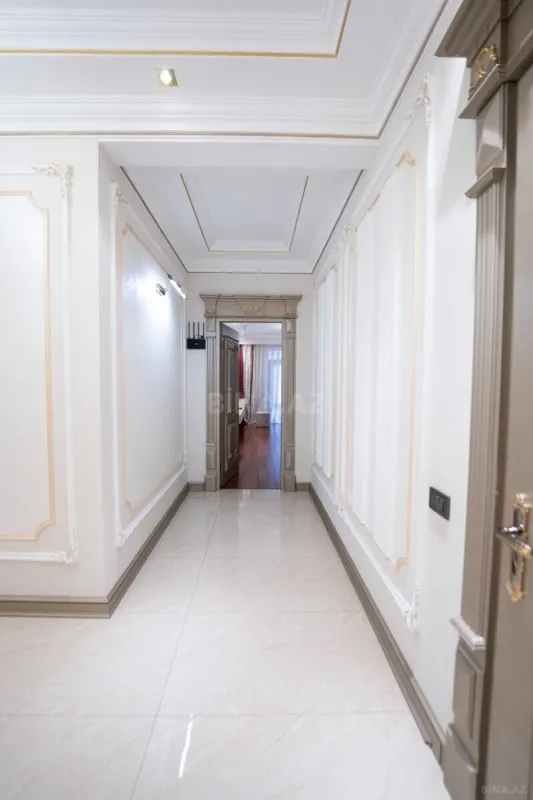 Satılır 3 otaqlı mənzil 175 m²