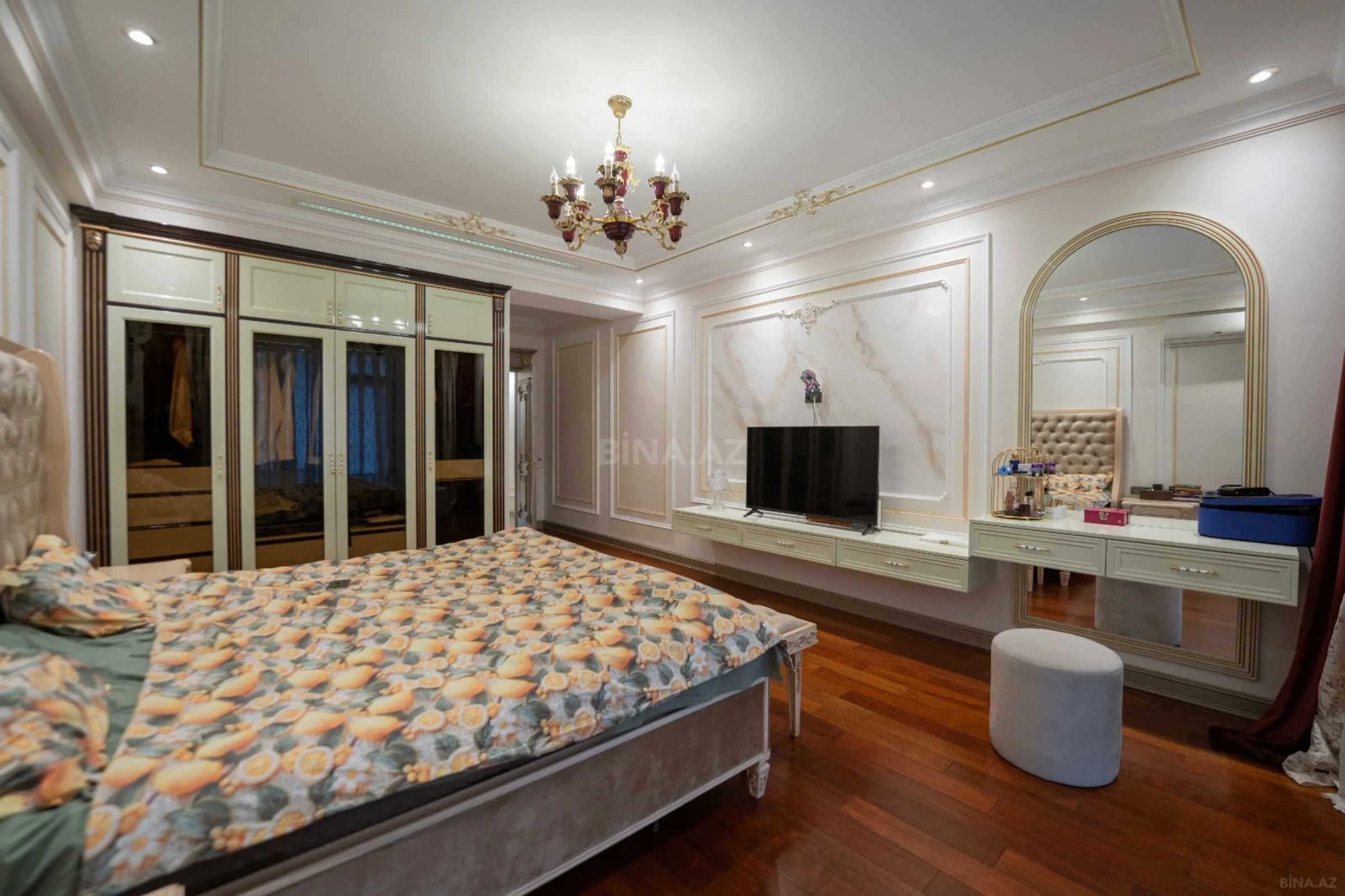 Satılır 3 otaqlı mənzil 175 m²