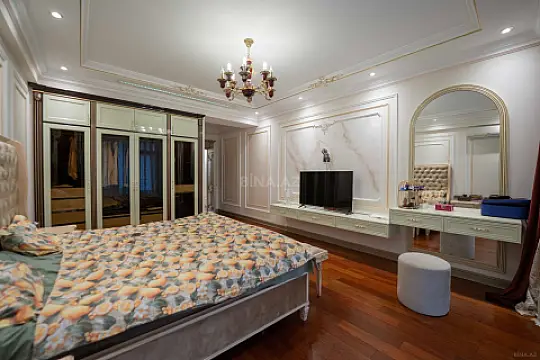 Satılır 3 otaqlı mənzil 175 m²