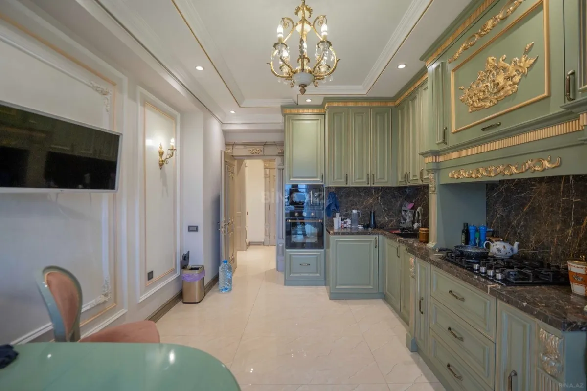 Satılır 3 otaqlı mənzil 175 m²