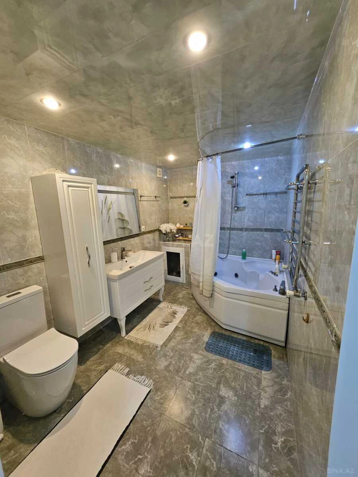 Satılır 3 otaqlı mənzil 130 m²
