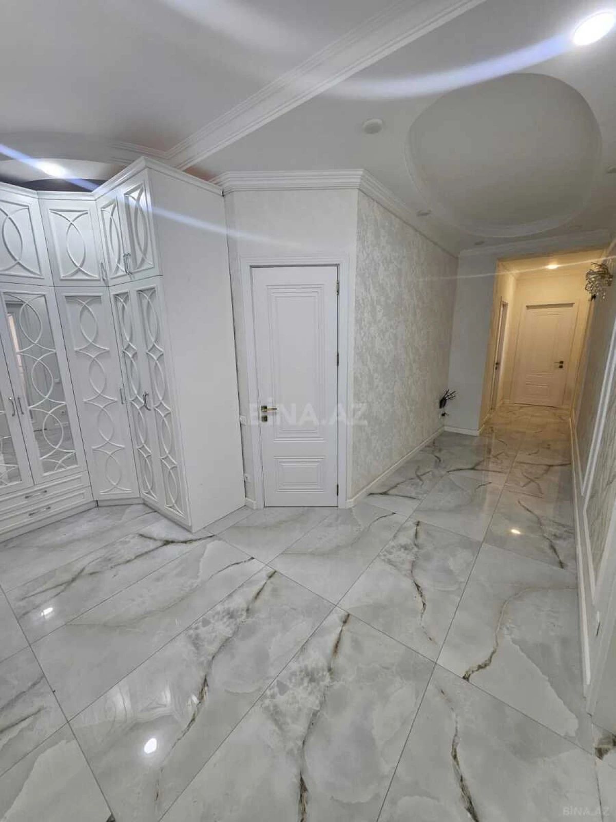 Satılır 3 otaqlı mənzil 130 m²