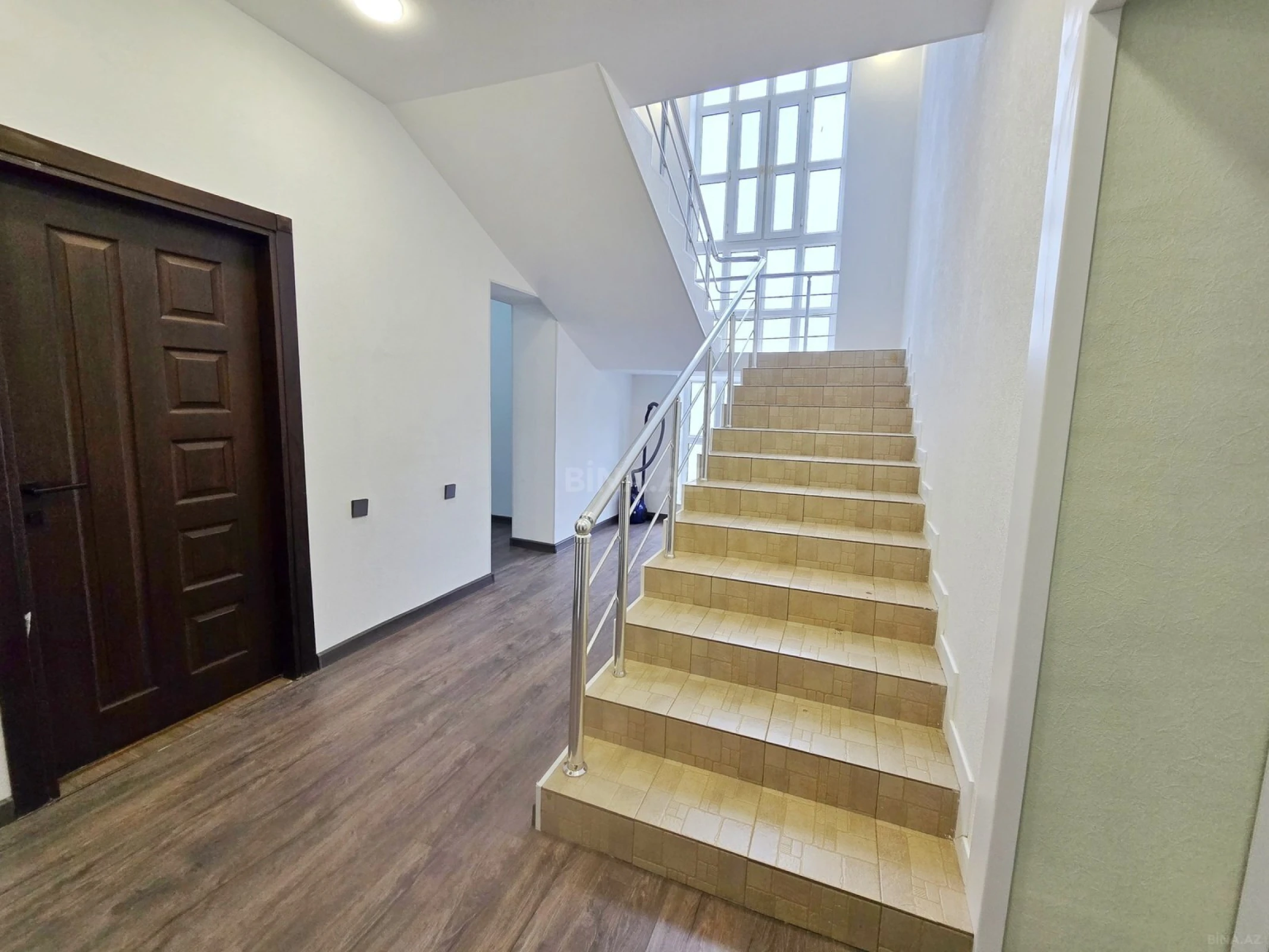 Satılır 7 otaqlı həyət evi 250 m²