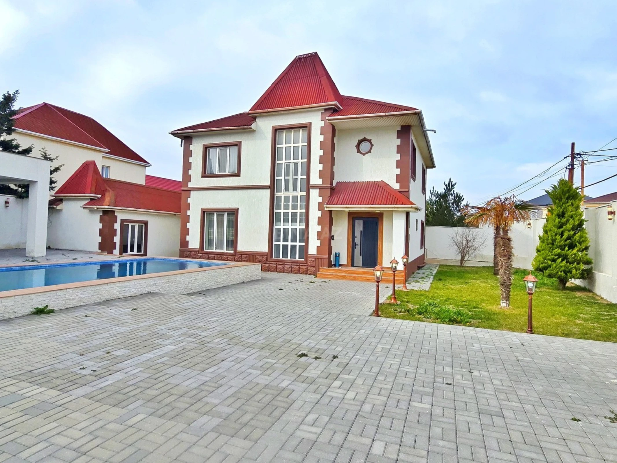 Satılır 7 otaqlı həyət evi 250 m²