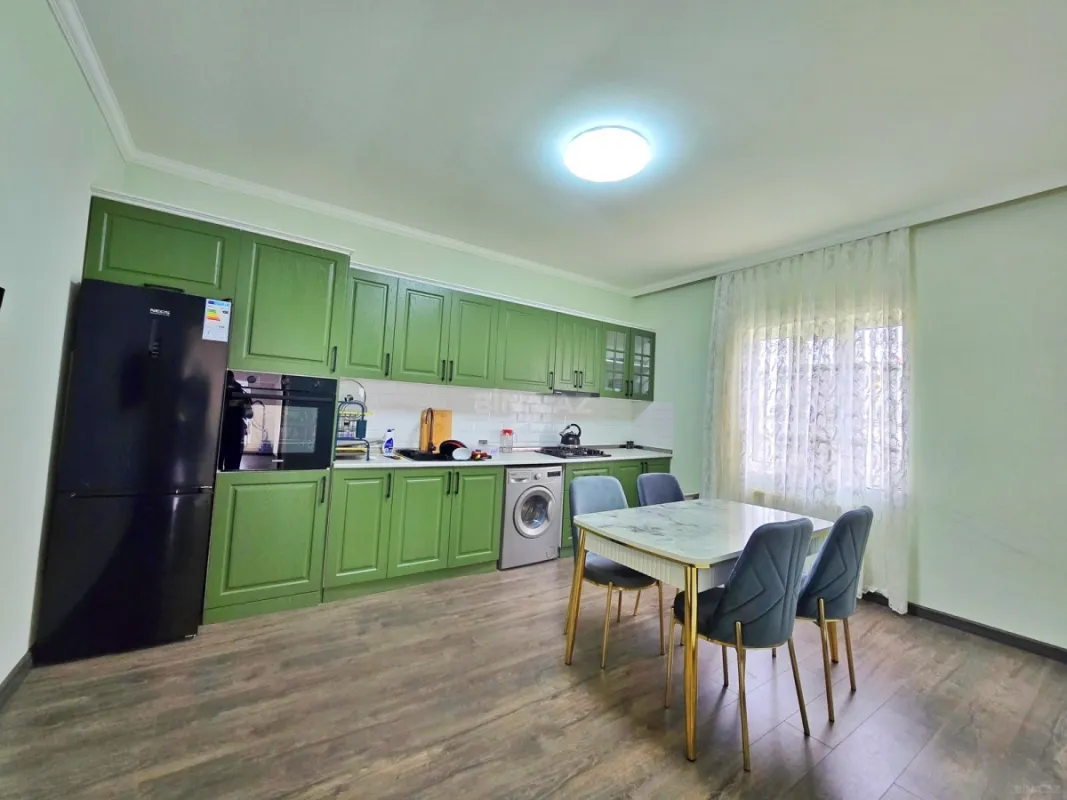 Satılır 7 otaqlı həyət evi 250 m²