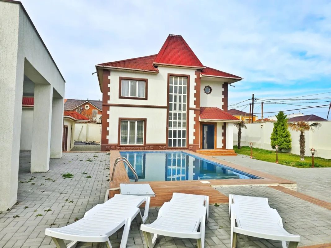 Satılır 7 otaqlı həyət evi 250 m²
