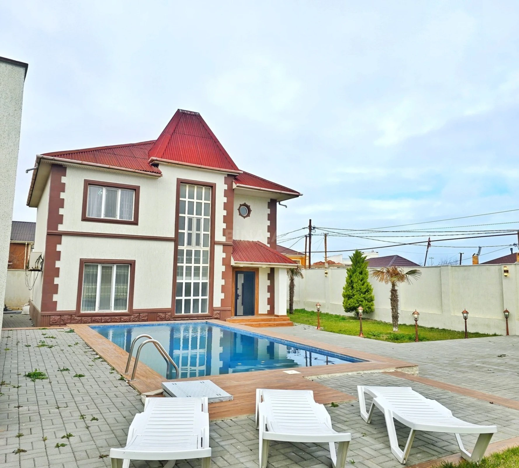 Satılır 7 otaqlı həyət evi 250 m²