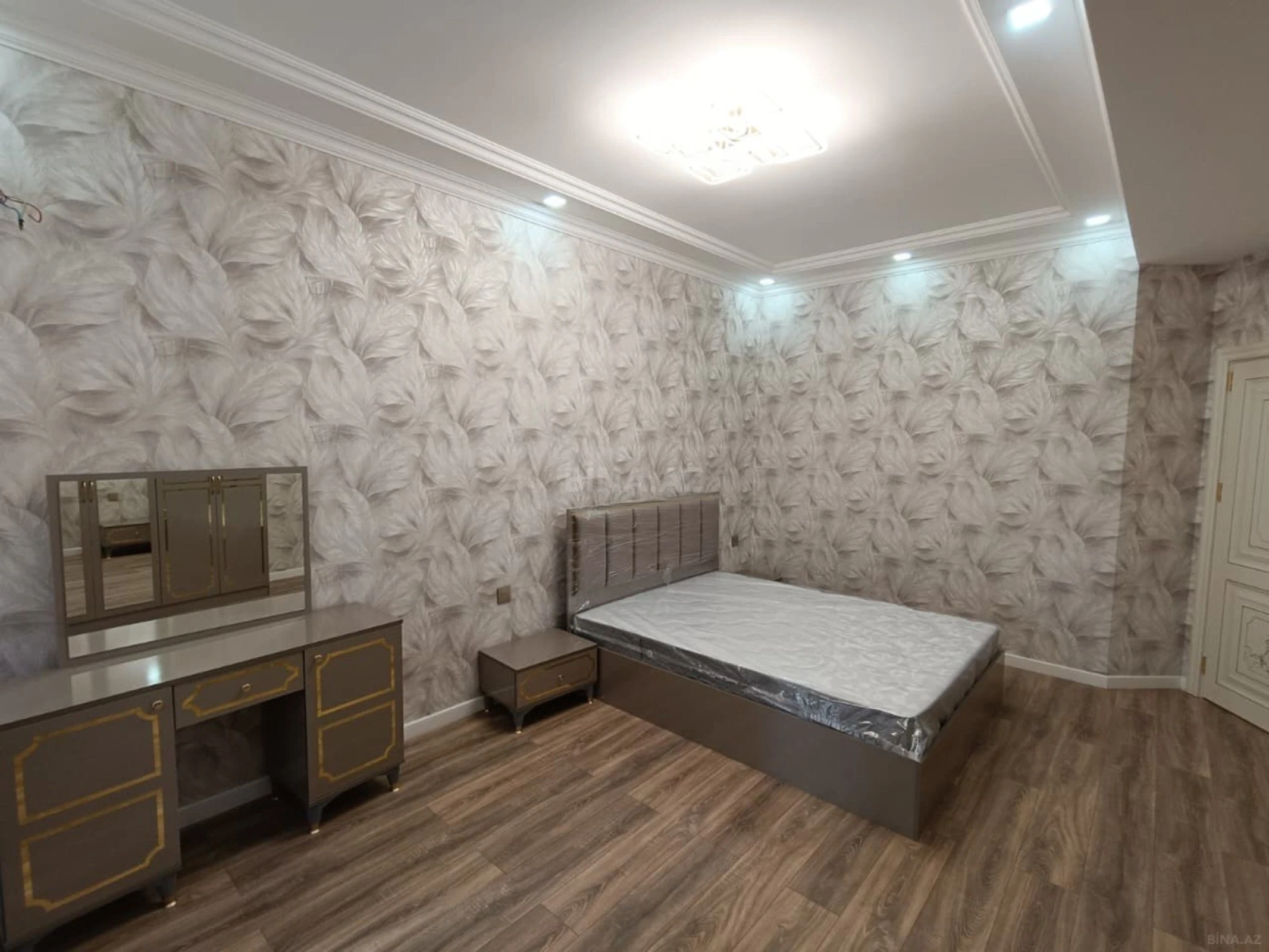 Kirayə verilir 2 otaqlı mənzil 85 m²