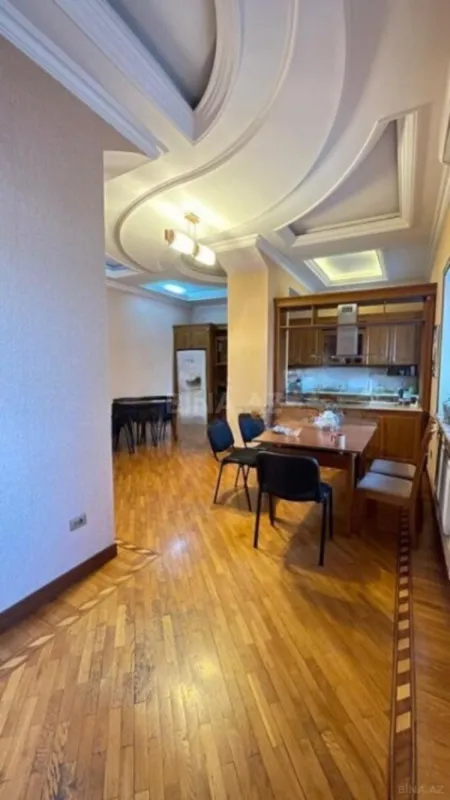 Kirayə verilir 5 otaqlı ofis 270 m²