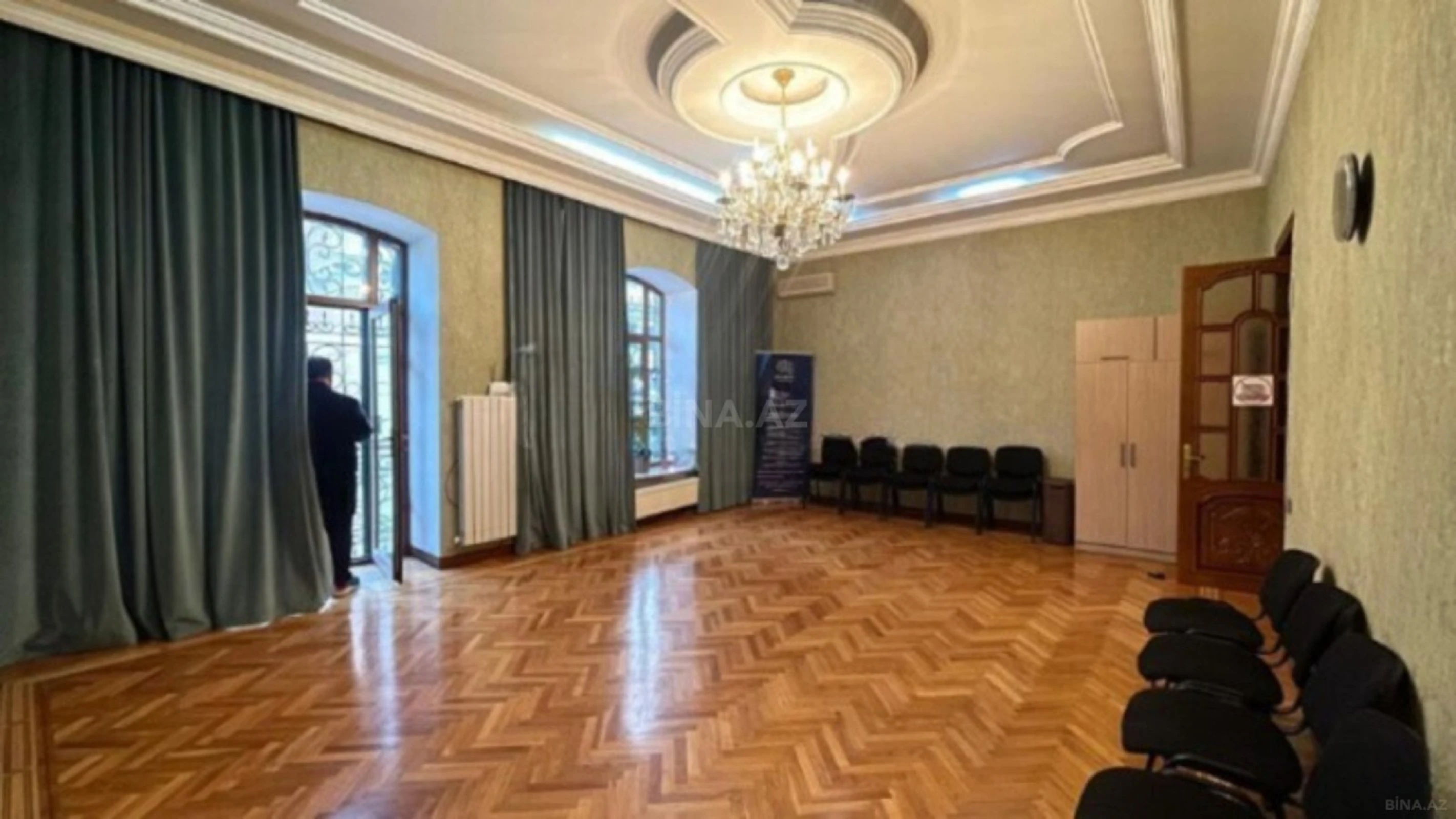 Kirayə verilir 5 otaqlı ofis 270 m²